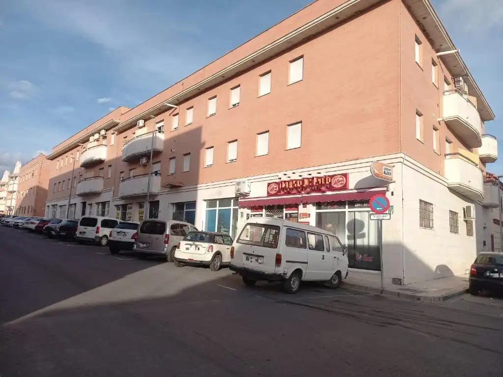Local comercial en venta en Avenida Primero de Mayo