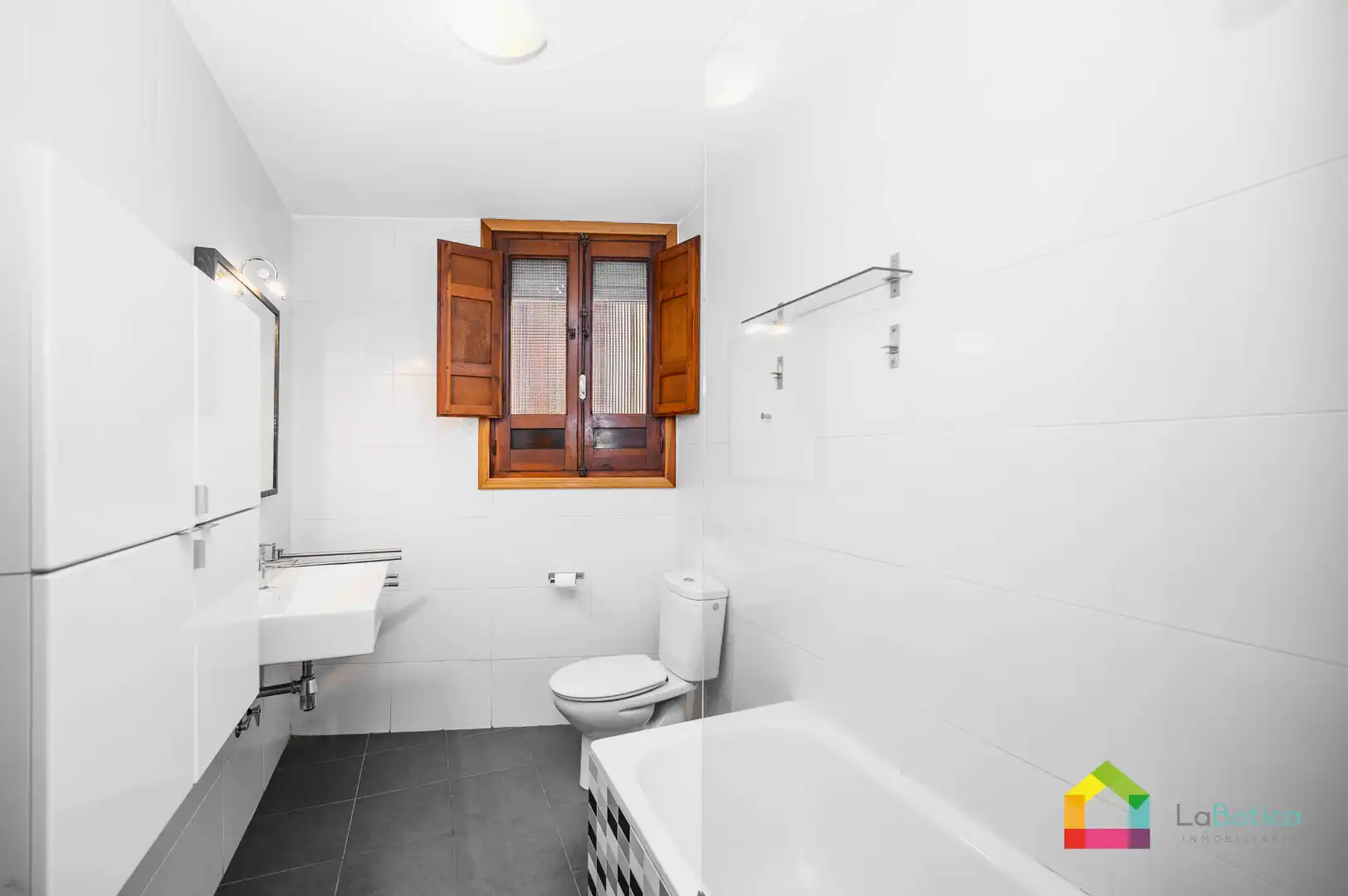 Baño de Piso en venta en Toledo con Aire acondicionado, Calefacción y Trastero
