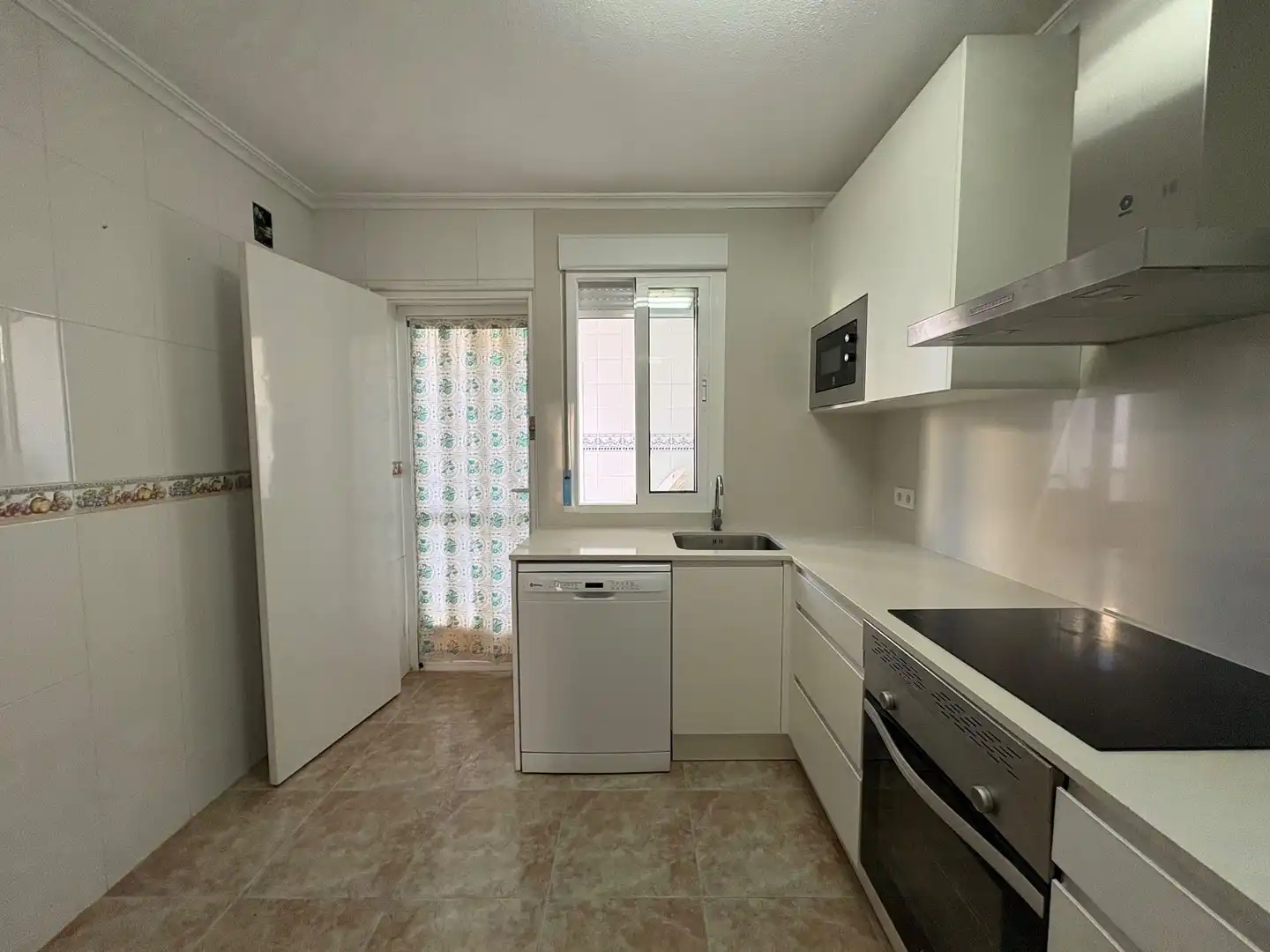 Cocina de Casa adosada de alquiler en Pilar de la Horadada con Aire acondicionado, Calefacción y Jardín privado
