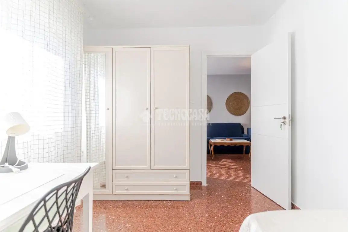 Habitación de Piso de alquiler en Granada con Aire acondicionado y Amueblado