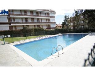 Piscina de Apartament en venda en Noja amb Piscina