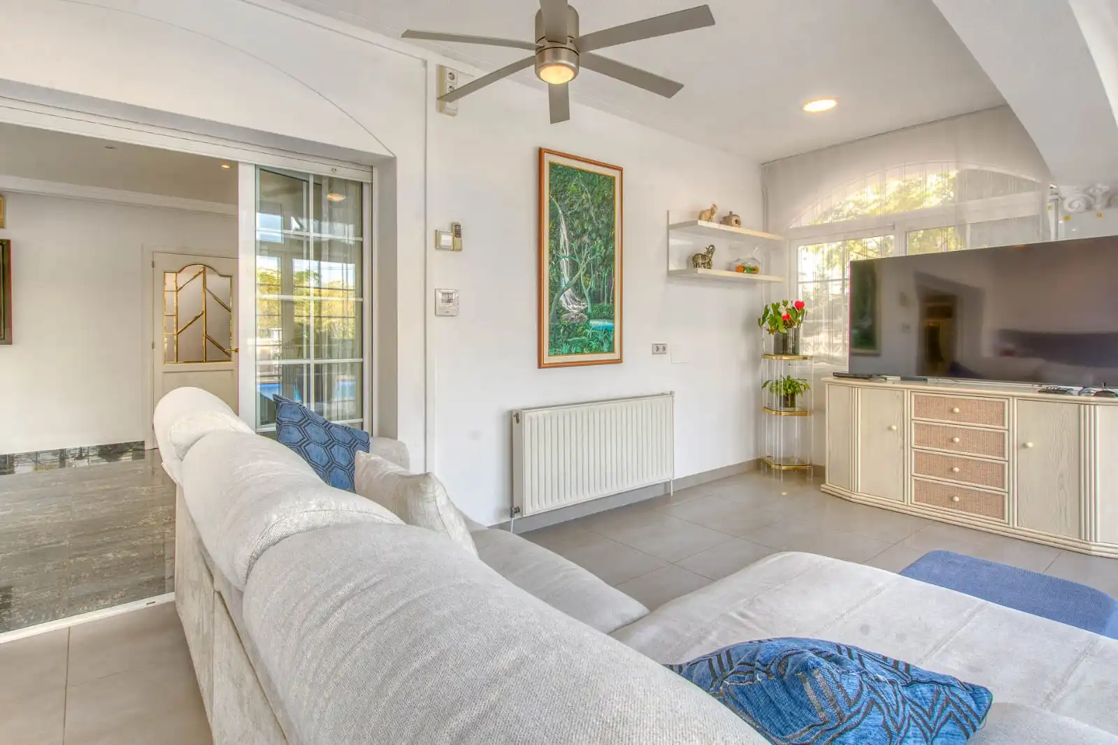 Sala d'estar de Casa o xalet en venda en Empuriabrava amb Aire condicionat, Calefacció i Jardí privat