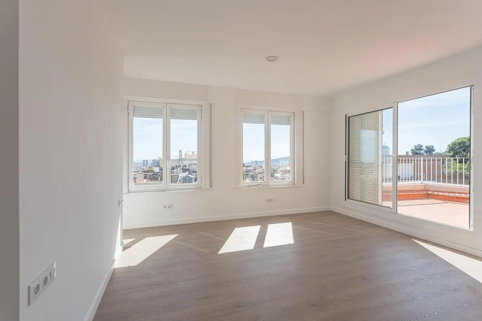Sala d'estar de Àtic de lloguer en Barcelona amb Aire condicionat, Calefacció i Parquet