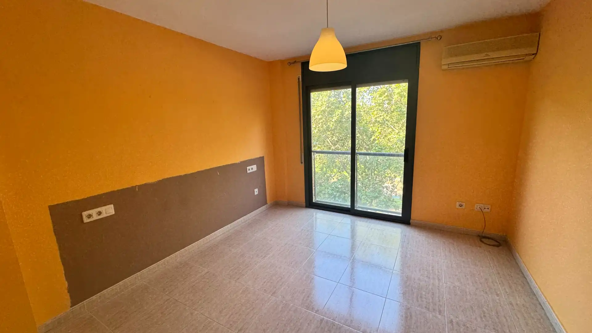 Schlafzimmer von Wohnung zum Verkauf in Cambrils mit Klimaanlage, Privatgarten und Gemeinschaftspool