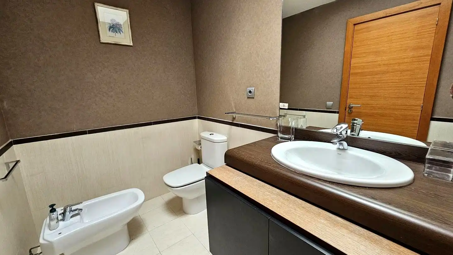Baño de Piso de alquiler en Las Palmas de Gran Canaria con Aire acondicionado, Parquet y Terraza