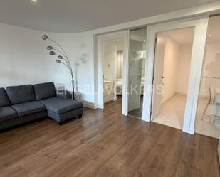 Sala d'estar de Apartament de lloguer en  Madrid Capital amb Aire condicionat, Calefacció i Jardí privat