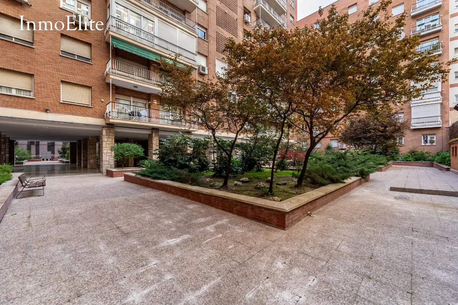 Außenansicht von Wohnung zum Verkauf in Madrid mit Heizung, Parkett und Terrasse