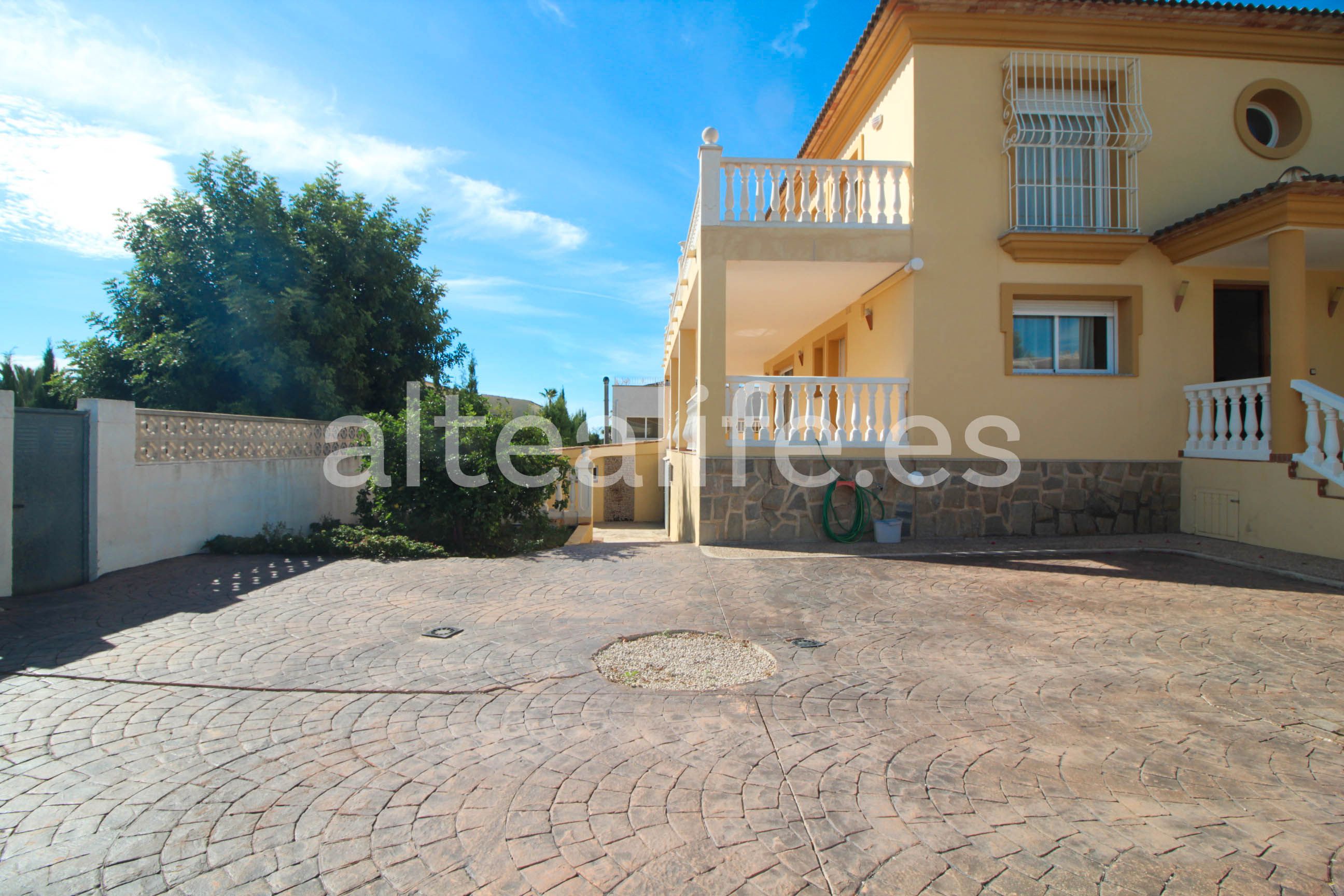 Exterior view of House or chalet for sale in La Nucia  with Private garden, Terrace and Storage room