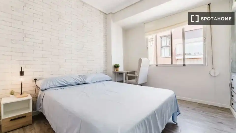 Habitación de Piso de alquiler en Valencia con Aire acondicionado, Calefacción y Amueblado