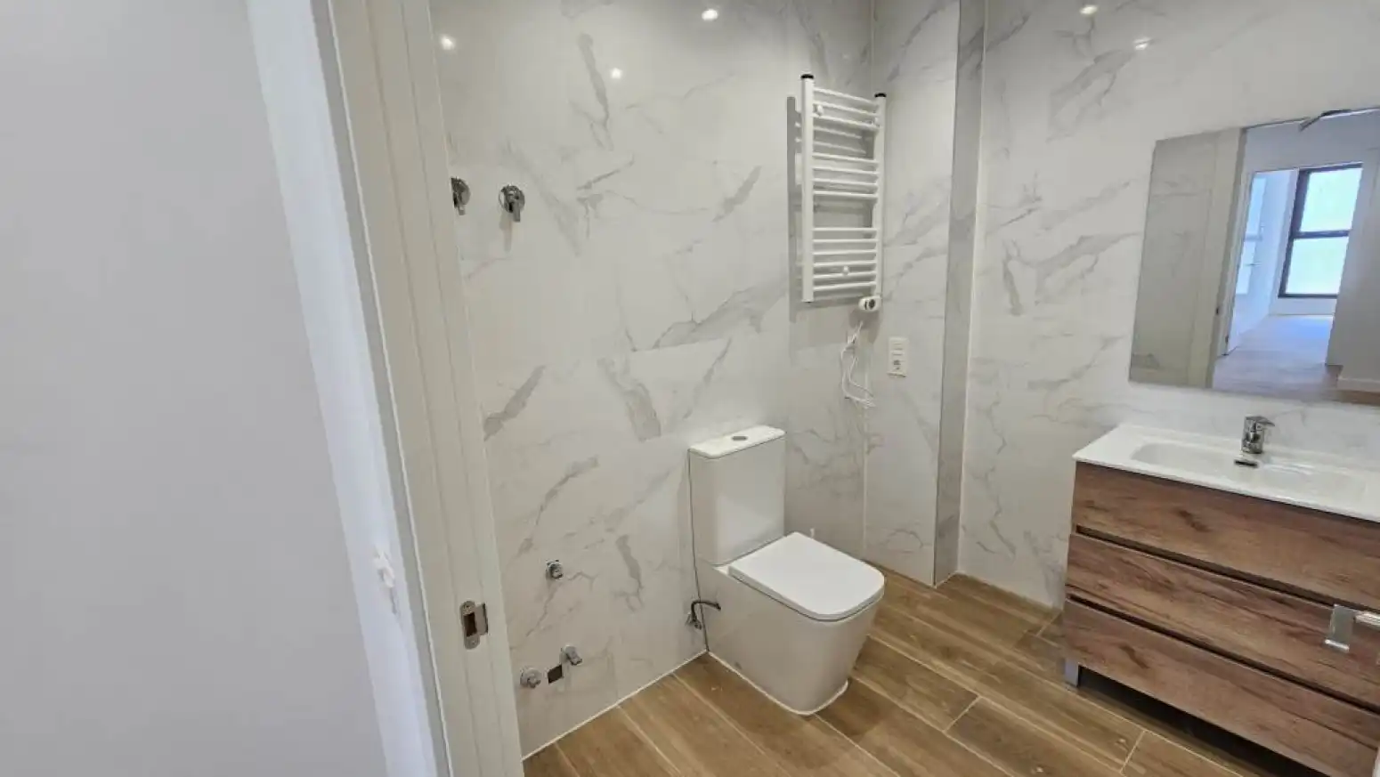 Badezimmer von Wohnung zum Verkauf in Salamanca mit Klimaanlage und Heizung