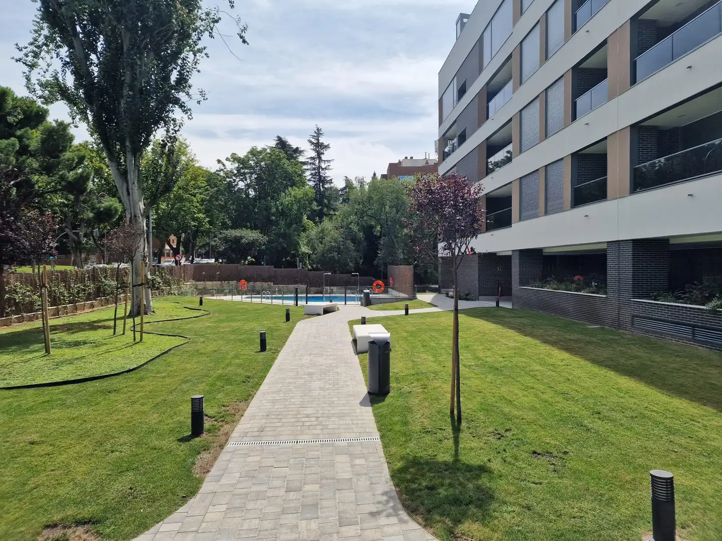 Swimming pool of Attic for sale in Madrid  with Air Conditioner, Heating and Terrace