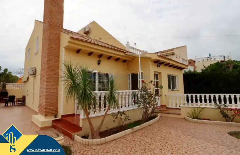 Villa mit Pool zum Verkauf in Orihuela Costa
