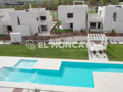 Vista exterior de Casa o xalet en venda en Almoradí amb Aire condicionat, Calefacció i Terrassa