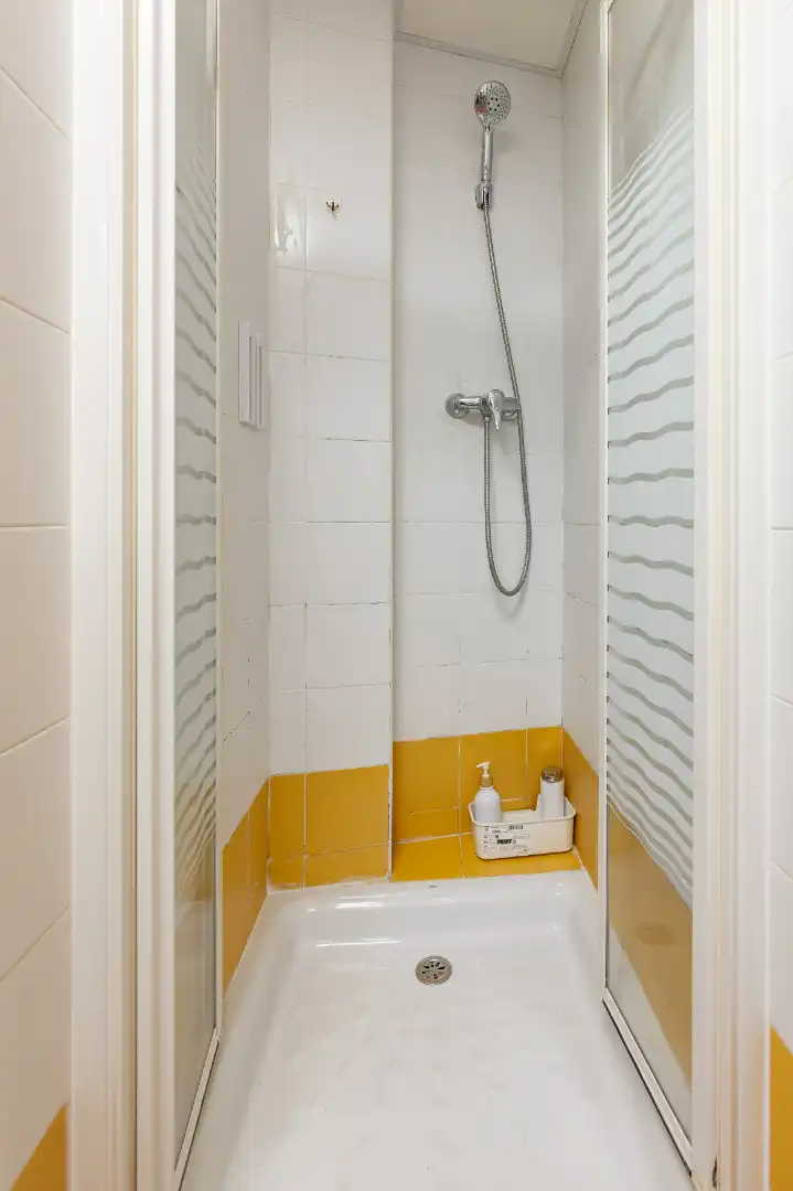 Badezimmer von Wohnungen zur Miete in Valencia mit Klimaanlage, Heizung und Möbliert