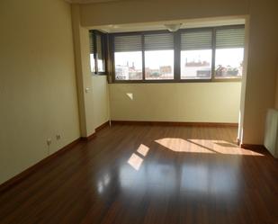 Bedroom of Flat to rent in  Madrid Capital  with Air Conditioner, Heating and Parquet flooring