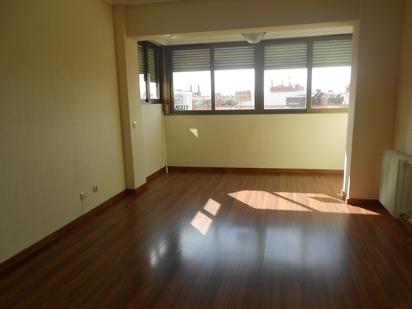 Bedroom of Flat to rent in  Madrid Capital  with Air Conditioner, Heating and Parquet flooring