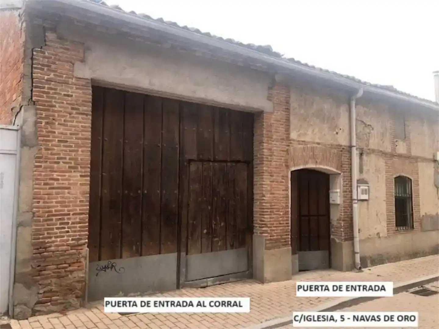 Vista exterior de Casa adosada en venda en Navas de Oro amb Jardí privat, Traster i Moblat