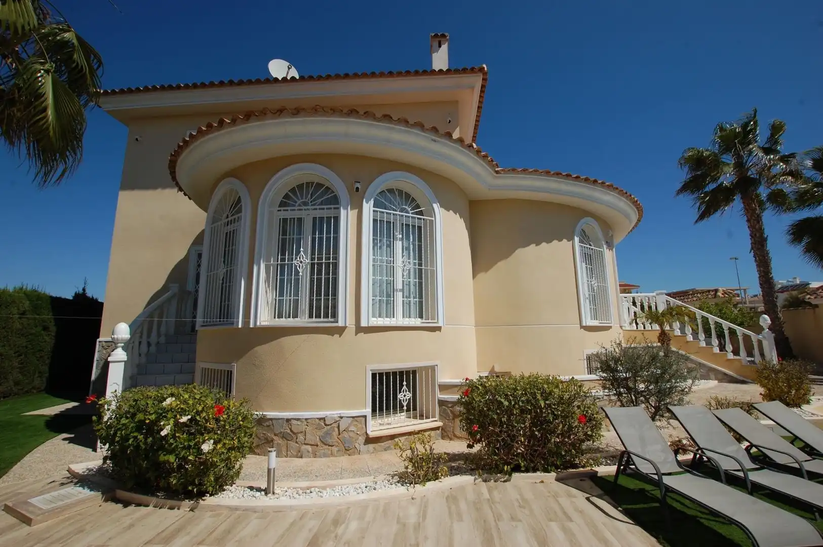 Vista exterior de Casa o xalet en venda en Rojales amb Calefacció, Terrassa i Piscina