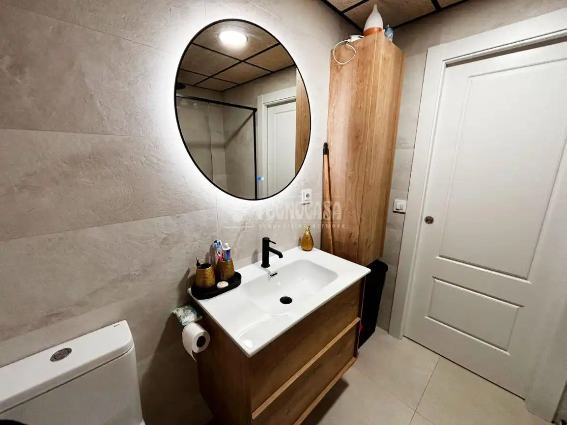 Bathroom of Flat for sale in Zaragoza  with Heating, Terrace and Furnished