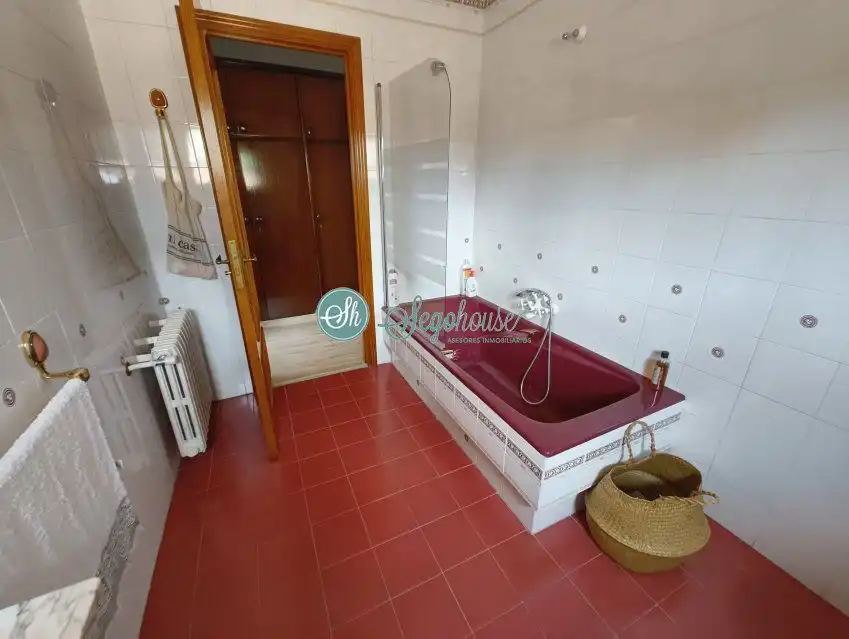 Bathroom of Houses for sale in Segovia  with Heating