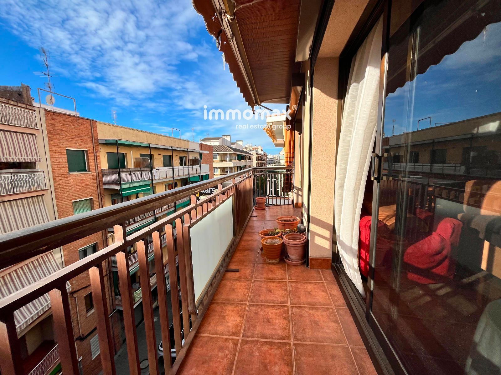 Vista exterior de Piso en venta en Vilanova i la Geltrú con Calefacción, Terraza y Amueblado