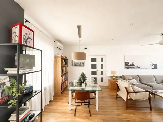 Sala d'estar de Pis en venda en  Madrid Capital amb Aire condicionat i Balcó