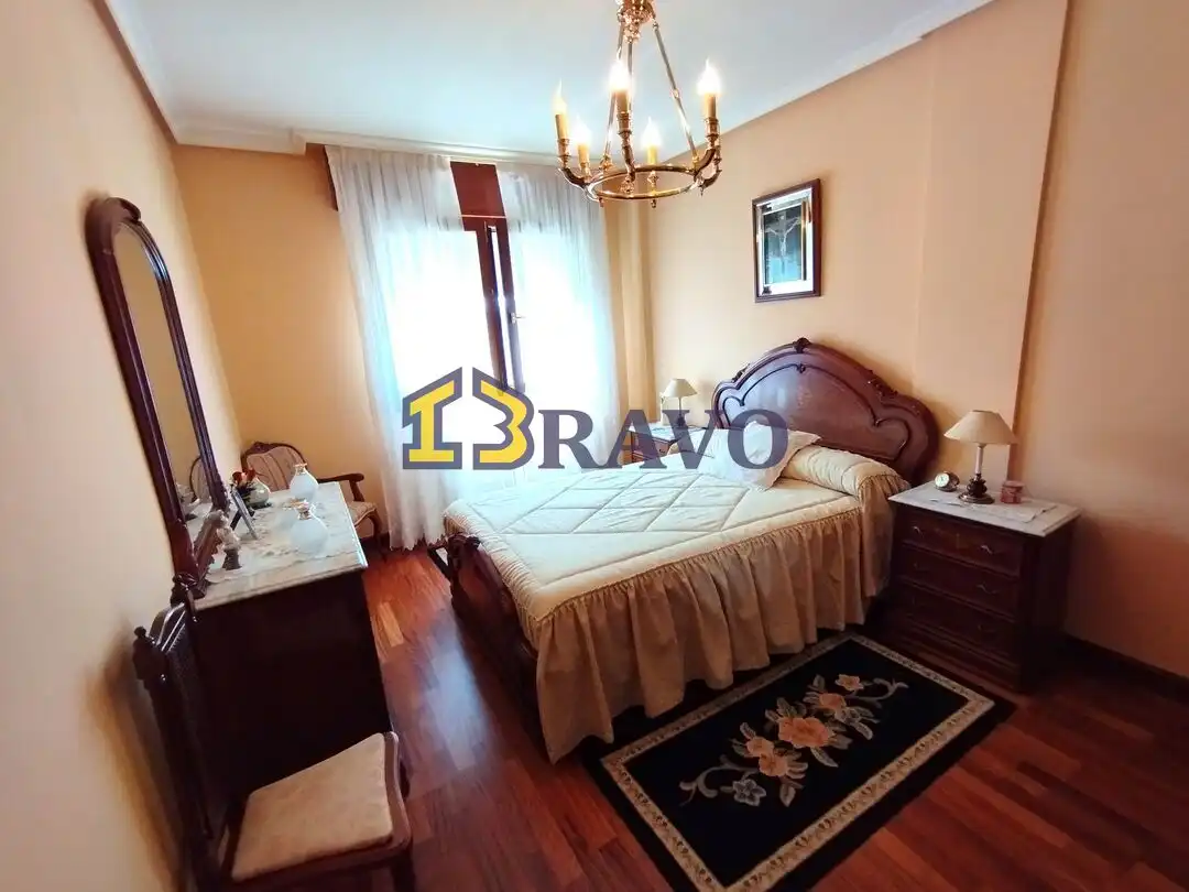 Habitación de Casa adosada en venta en Medina de Pomar con Calefacción, Jardín privado y Terraza