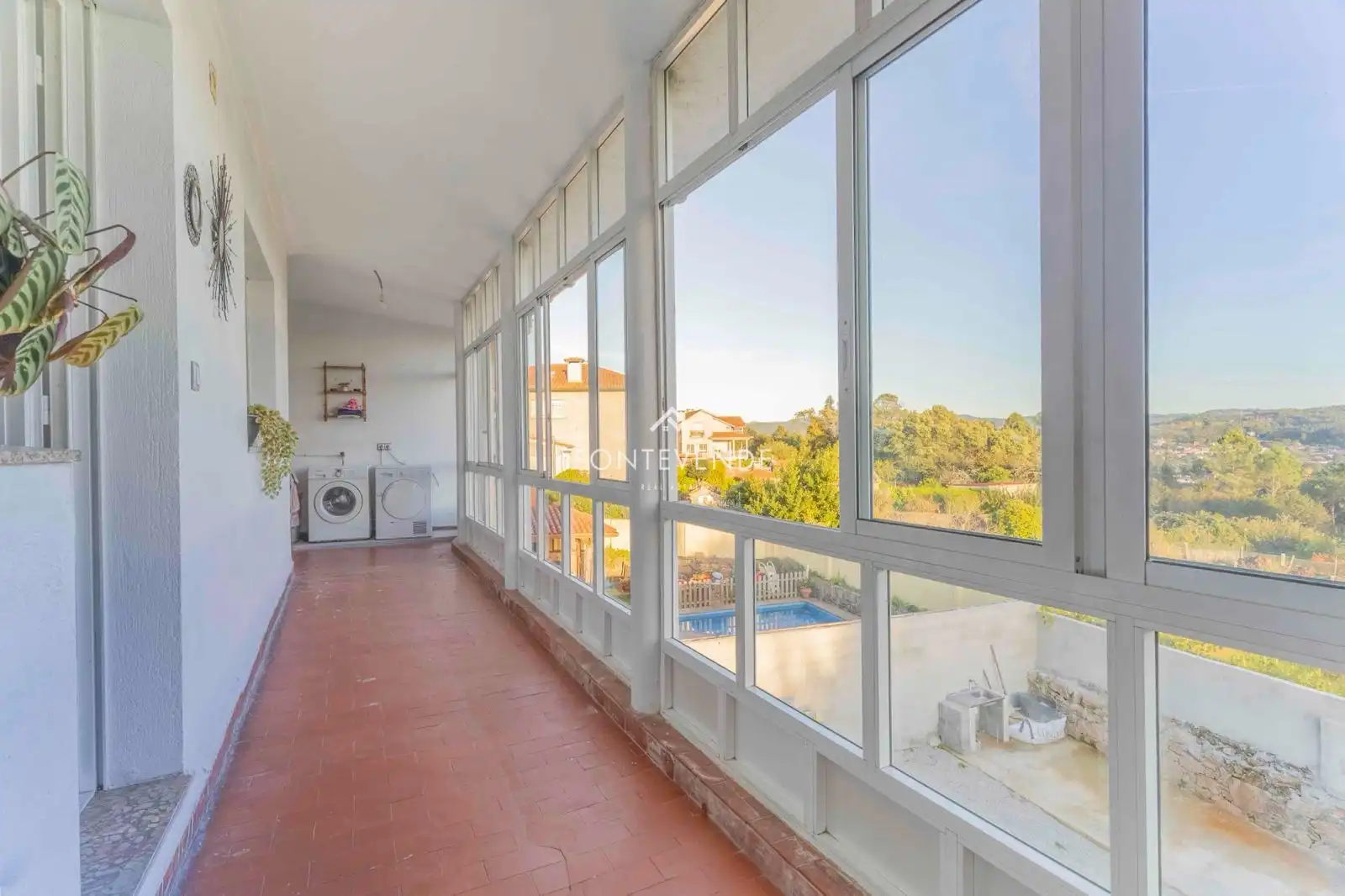 Vista exterior de Casa adosada en venda en Pontevedra Capital  amb Calefacció, Terrassa i Traster
