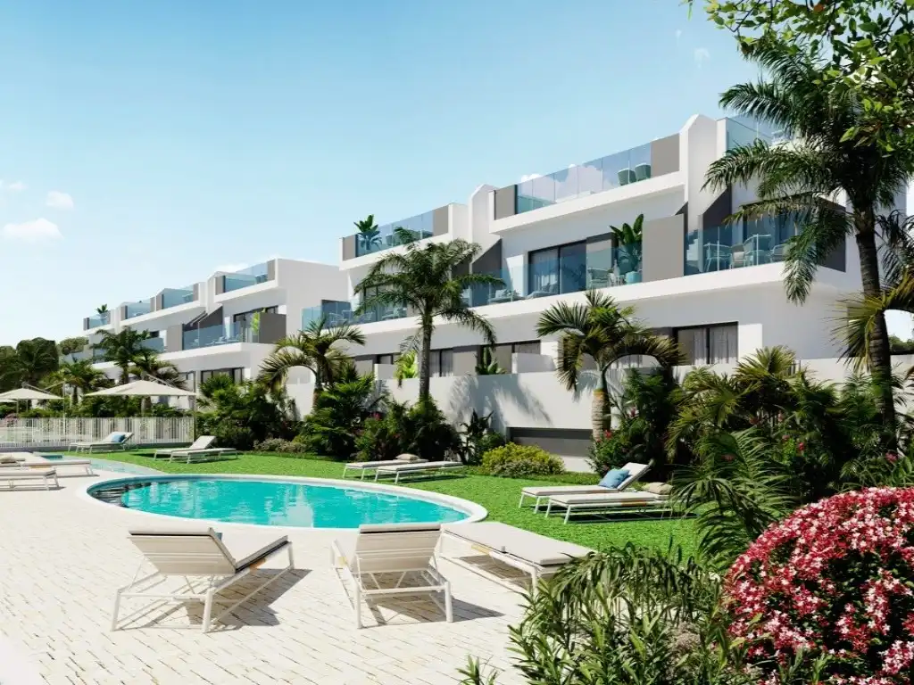 Vista exterior de Casa o chalet en venta en Torrevieja con Aire acondicionado, Jardín privado y Piscina