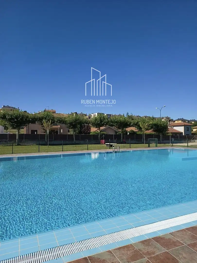 Piscina de Casa adosada en venda en Villamayor, Salamanca