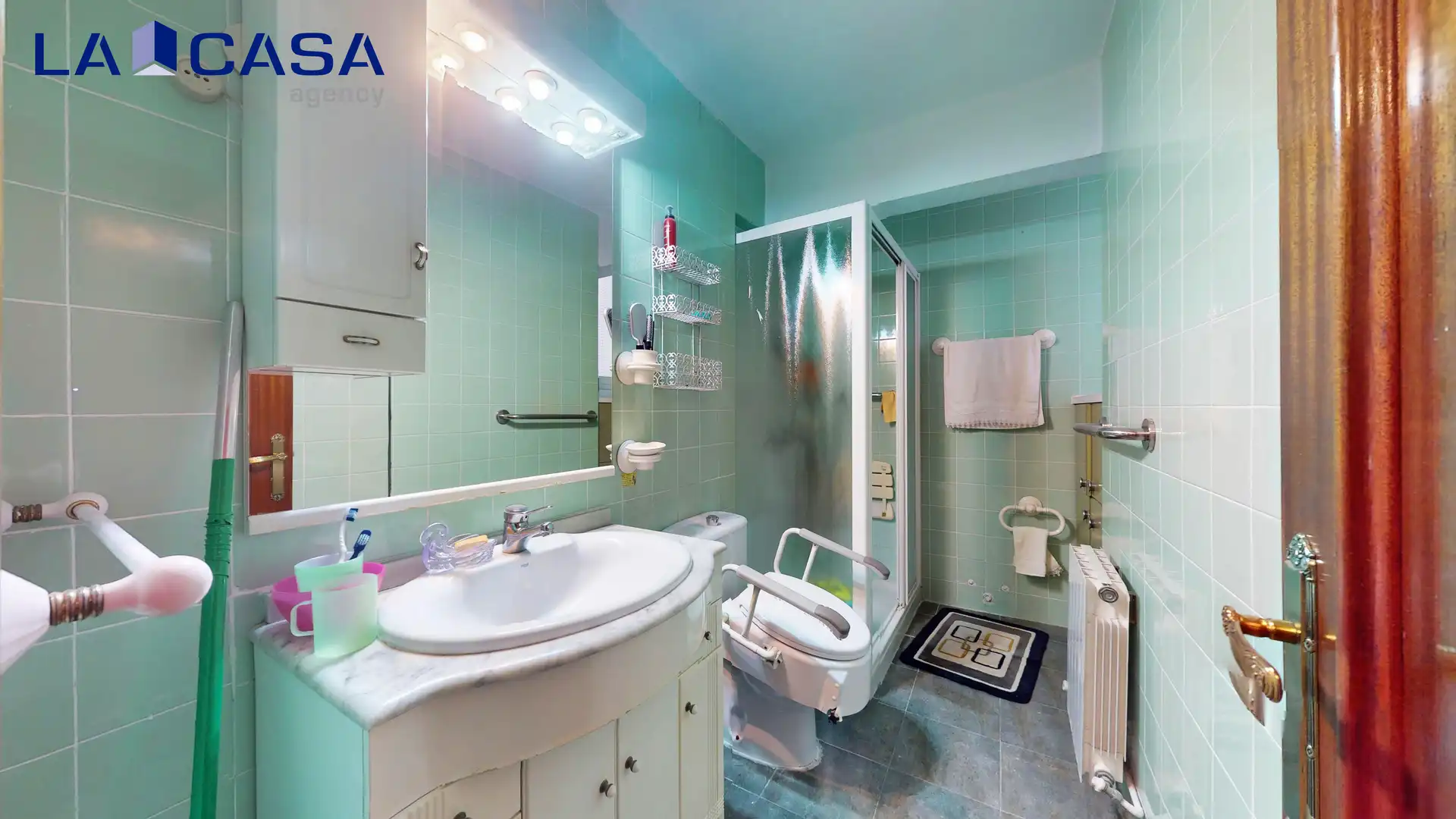 Baño de Piso en venta en Bilbao  con Calefacción y Balcón