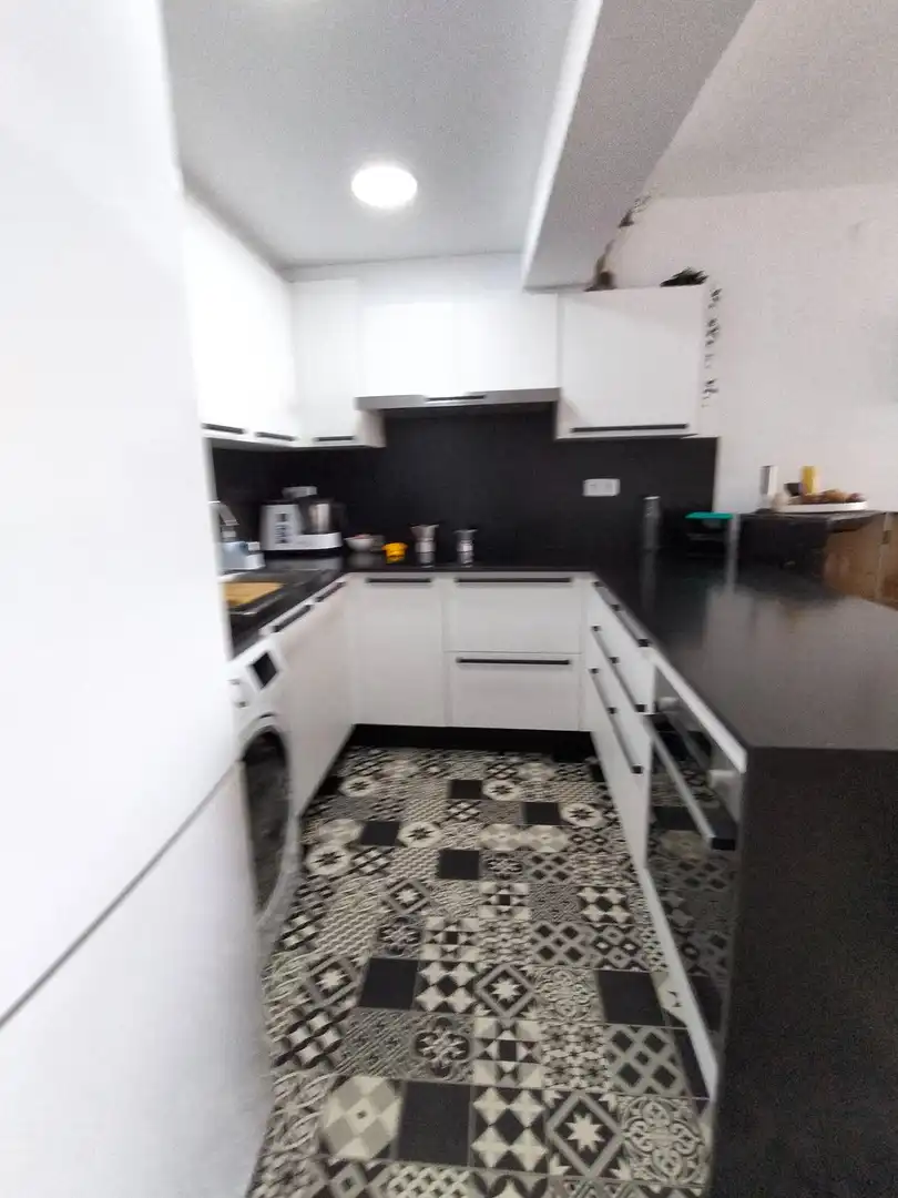Cuina de Pis de lloguer en Palamós amb Aire condicionat, Terrassa i Moblat