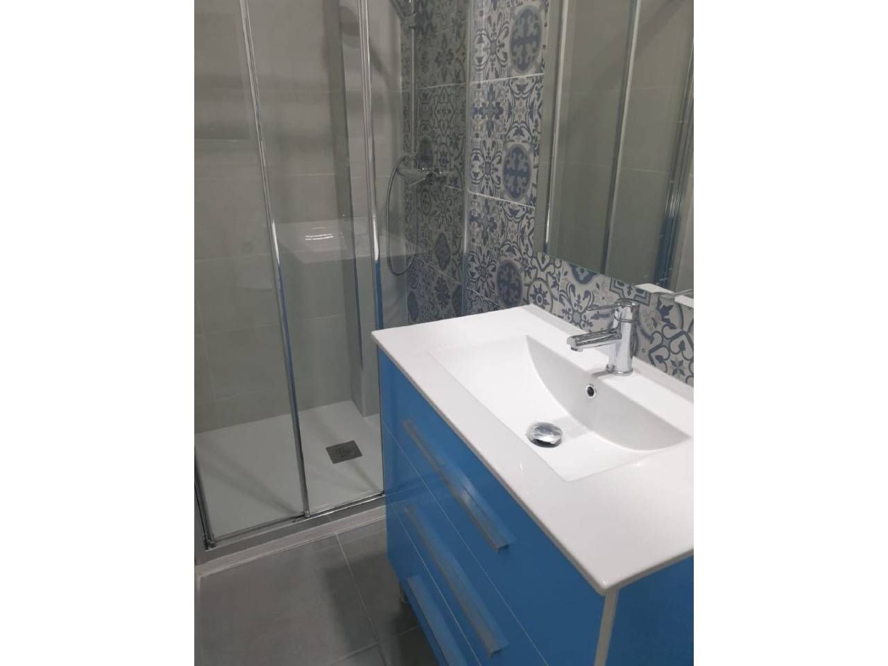 Bany de Pis de lloguer en Santa Coloma de Gramenet amb Parquet