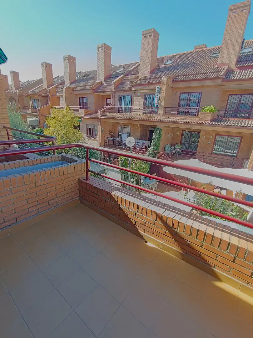 Casa adosada en venta en Valderas - Los Castillos