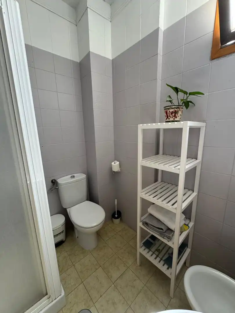 Baño de Apartamento de alquiler en Sanlúcar de Barrameda con Aire acondicionado y Amueblado