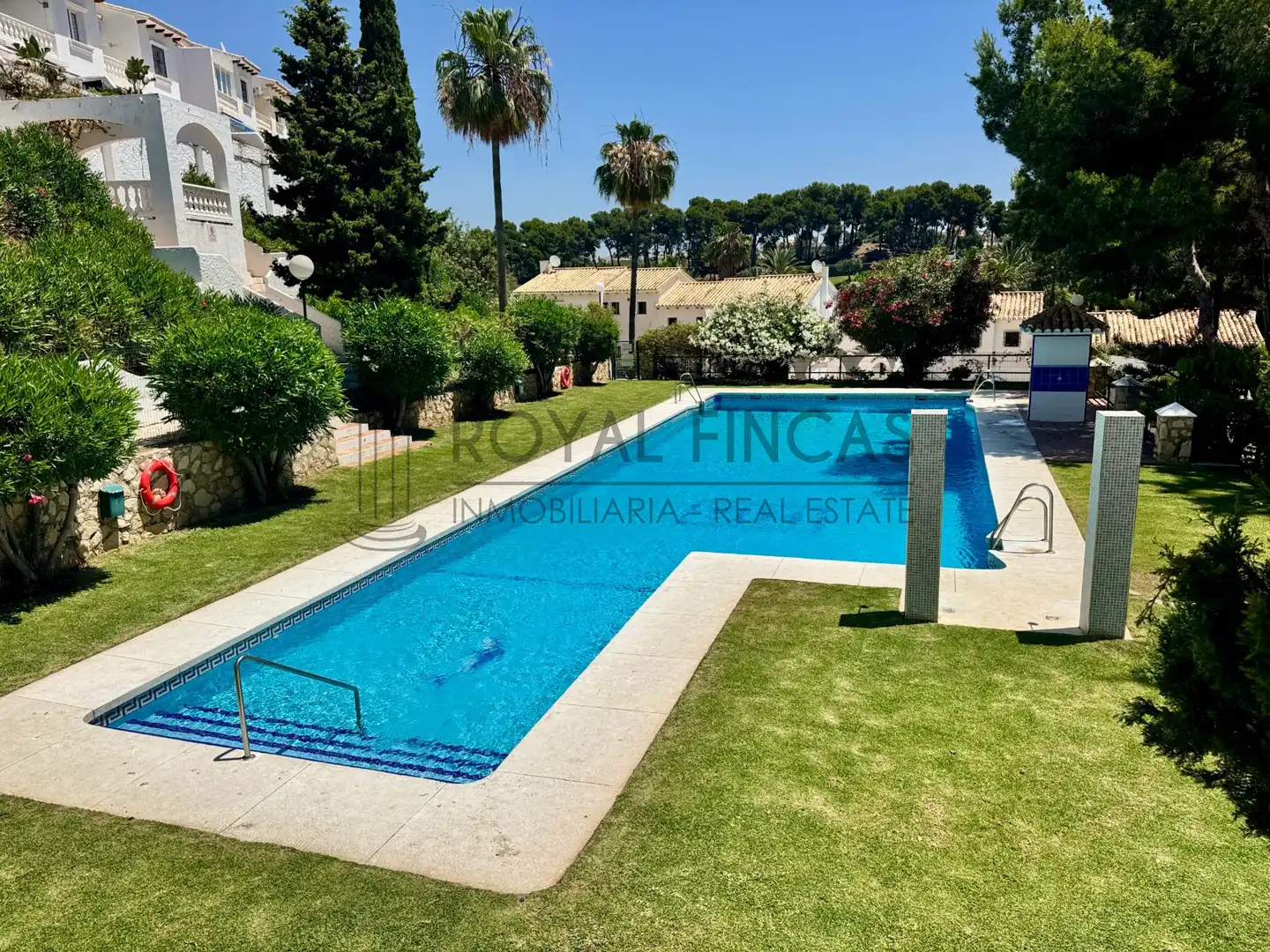Swimming pool of Detached homes for sale in Benalmádena  with Air Conditioner, Terrace and Furnished