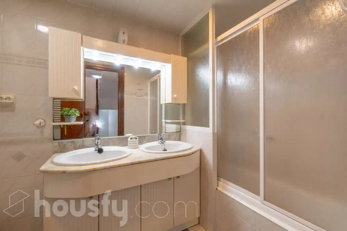 Bathroom of Houses for sale in Vilanova i la Geltrú  with Air Conditioner, Heating and Private garden