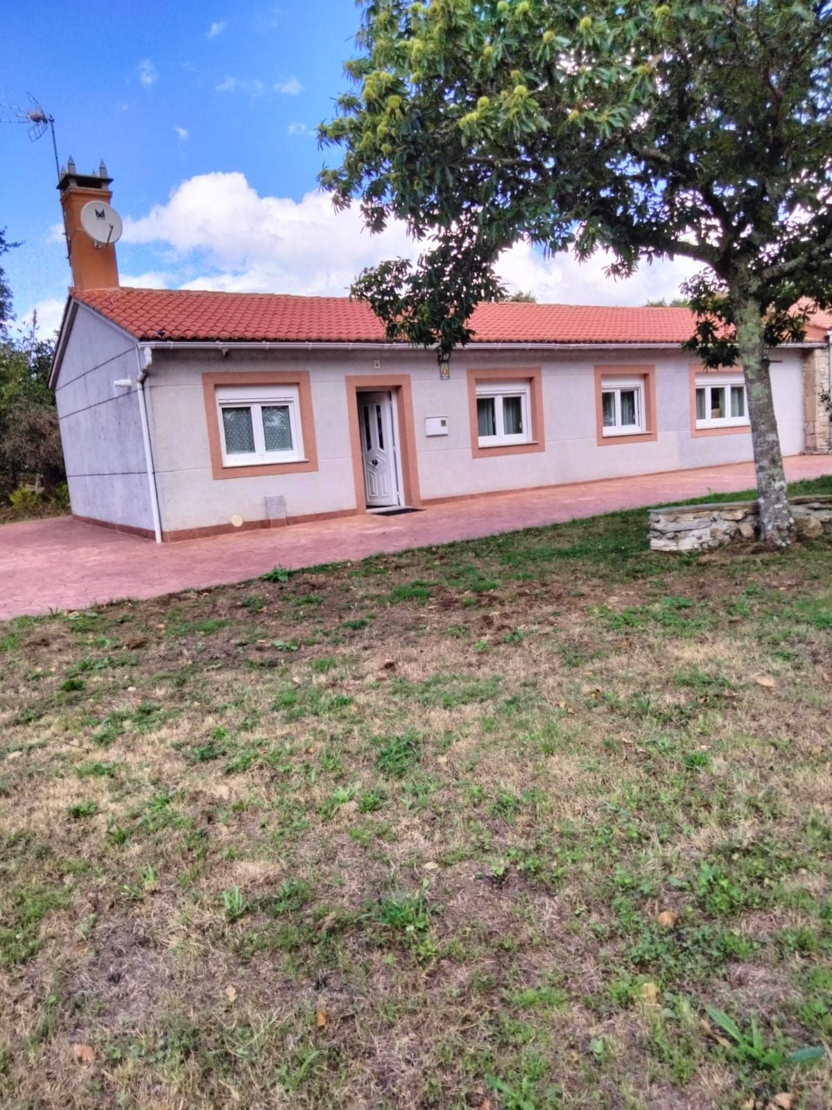 Vista exterior de Casa adosada en venda en Sobrado (A Coruña) amb Jardí privat i Traster