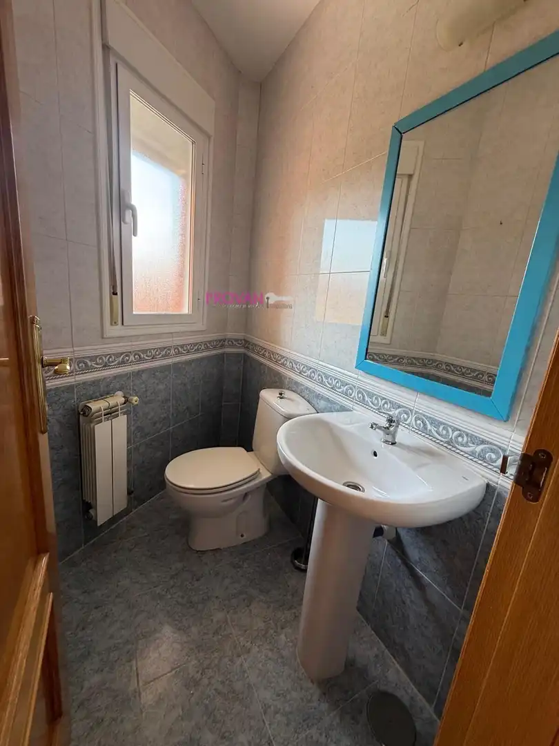 Baño de Casa adosada en venta en Galápagos con Calefacción y Jardín privado