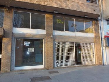 Local comercial en alquiler en Paseo MORELLA 54
