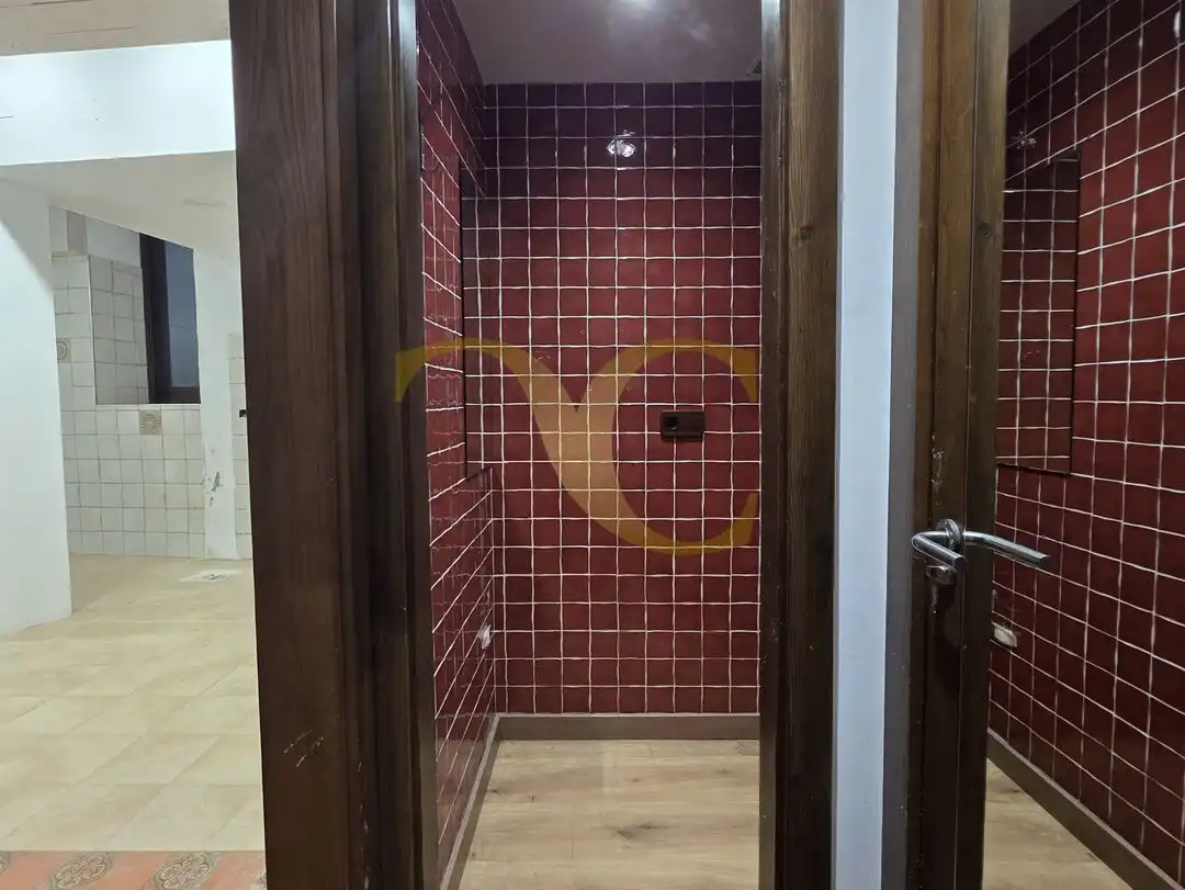 Bathroom of Commercial properties for rent in Llanes  with Air Conditioner