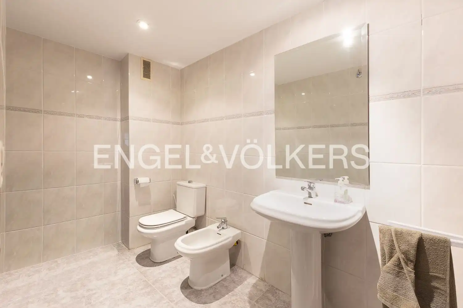 Badezimmer von Maisonette zur Miete in Valencia mit Klimaanlage, Heizung und Möbliert