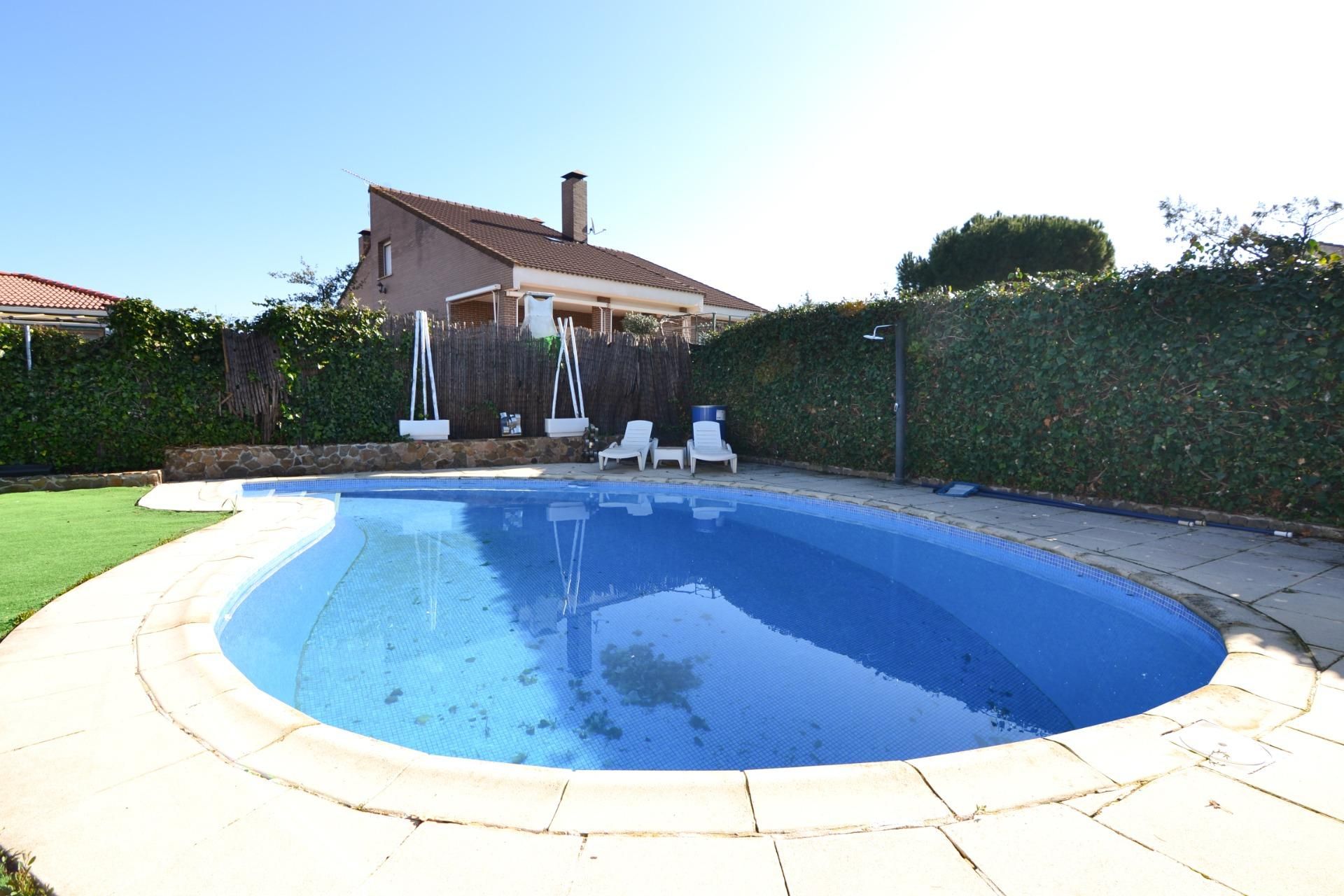 Piscina de Casa o xalet en venda en Móstoles amb Aire condicionat, Calefacció i Jardí privat