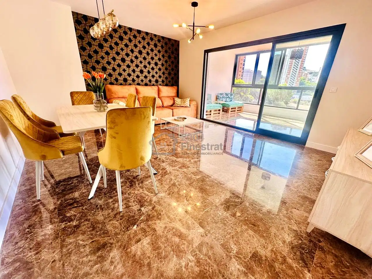 Living room of Flat for rent in Benidorm  with Terrace, Furnished and Community pool