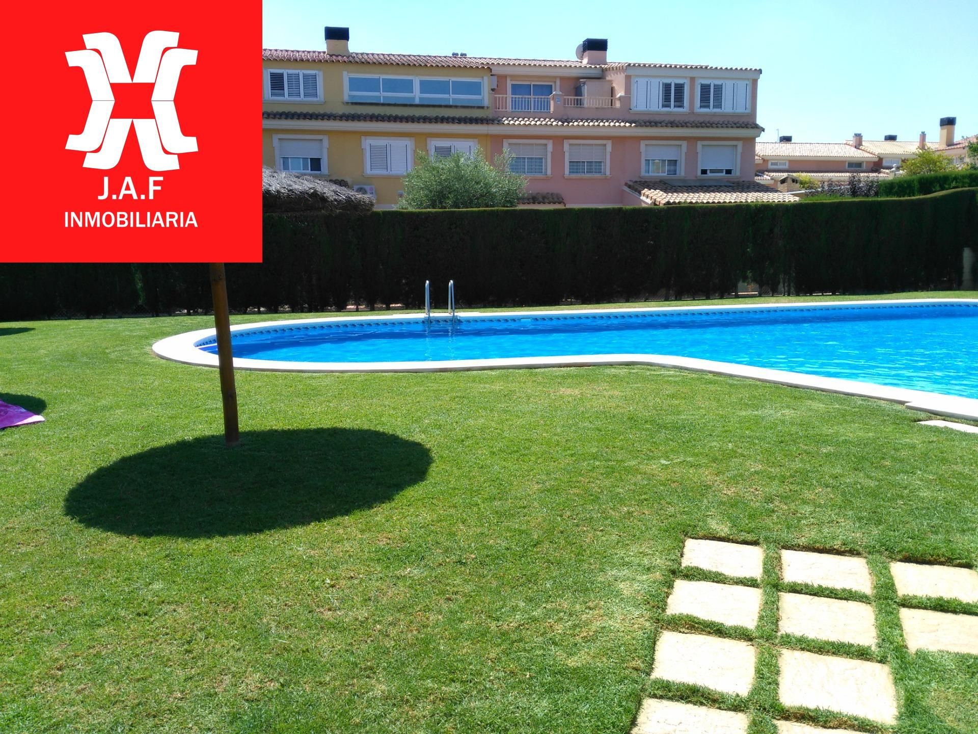 Schwimmbecken von Einfamilien-Reihenhaus zur miete in Moncada mit Klimaanlage, Privatgarten und Terrasse