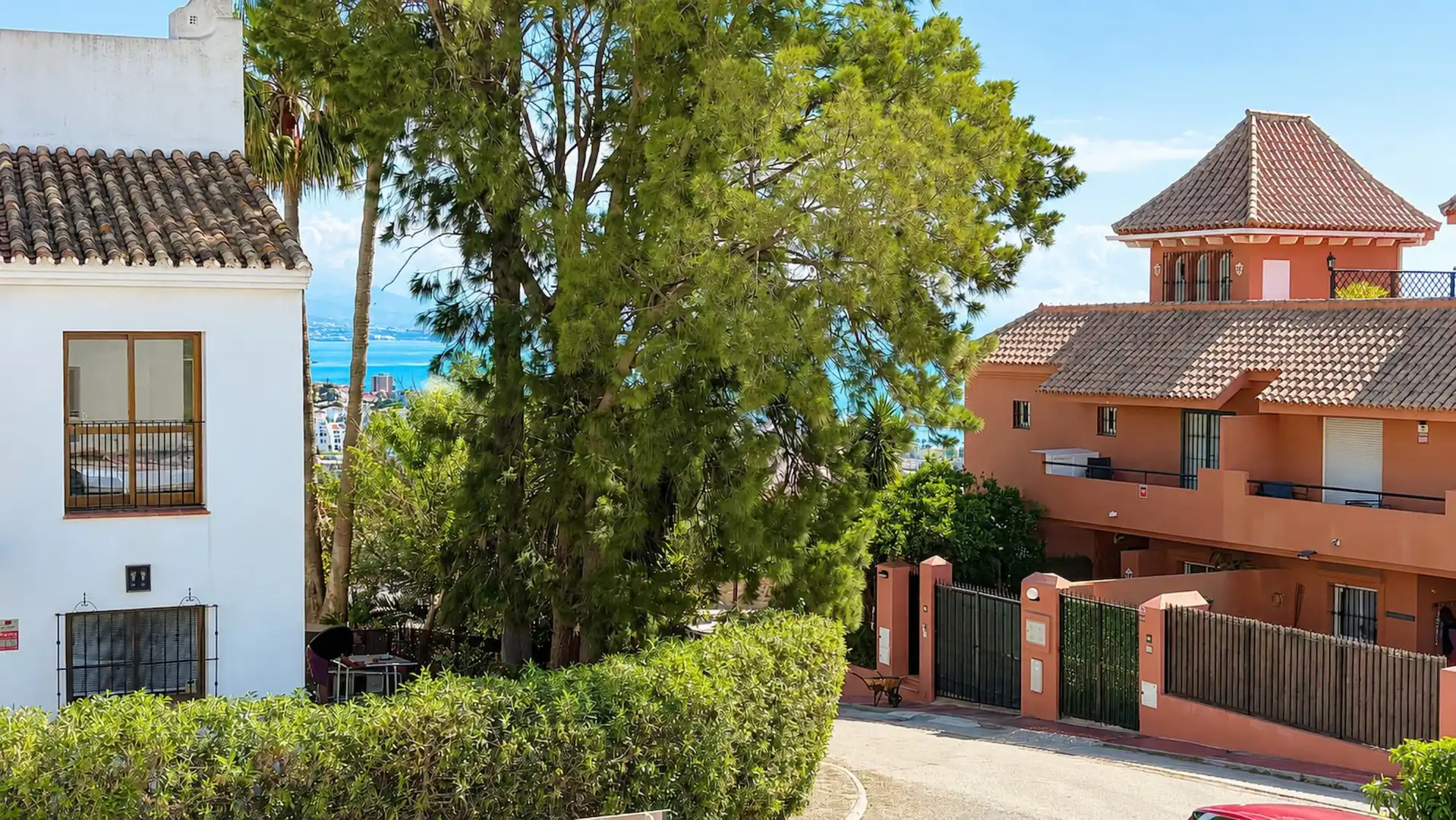Vista exterior de Local en venta en Manilva con Terraza