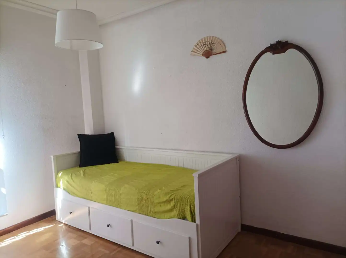 Dormitori de Apartament per a compartir en Madrid amb Aire condicionat, Calefacció i Terrassa