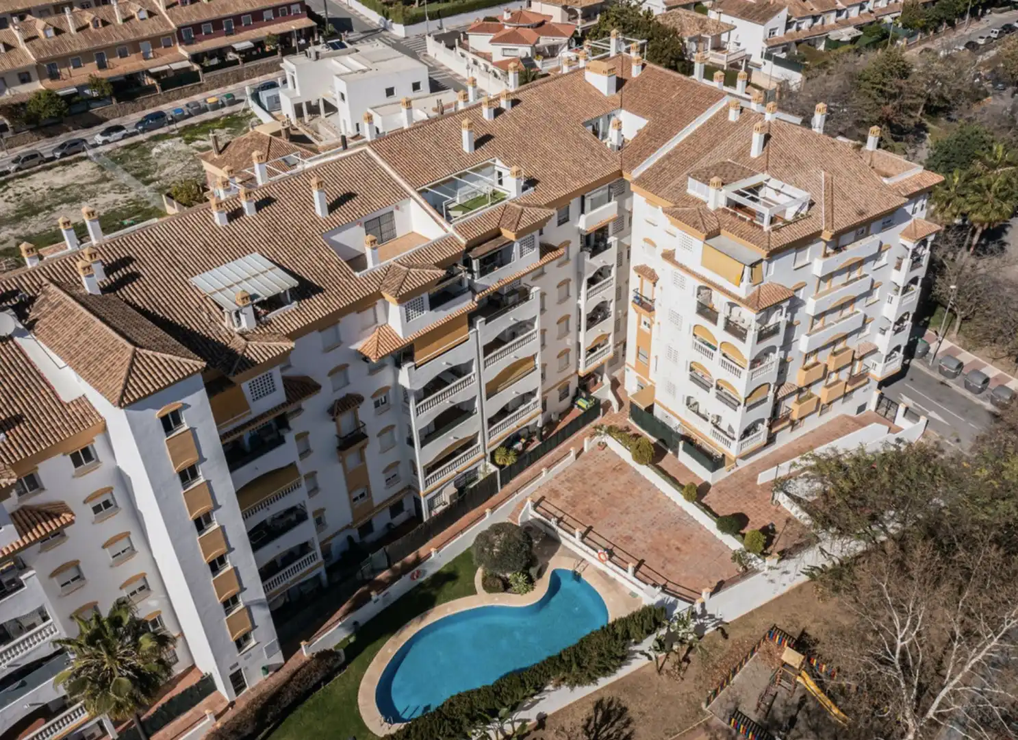 Vista exterior de Dúplex en venda en Marbella amb Aire condicionat, Terrassa i Traster