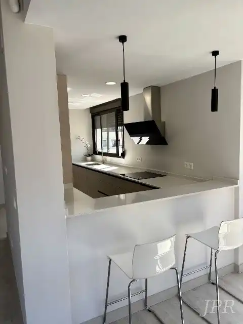 Piso con piscina en venta en Plaza de la Nogalera 6, imagen 3