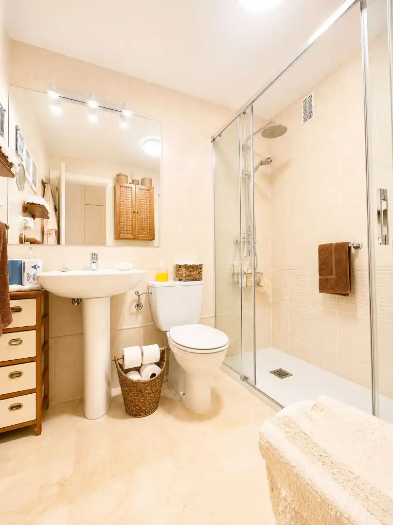 Bathroom of Flat for sale in Fuengirola  with Air Conditioner, Terrace and Furnished